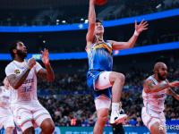 新疆队在场上全面压制对手，取得胜利的简单介绍