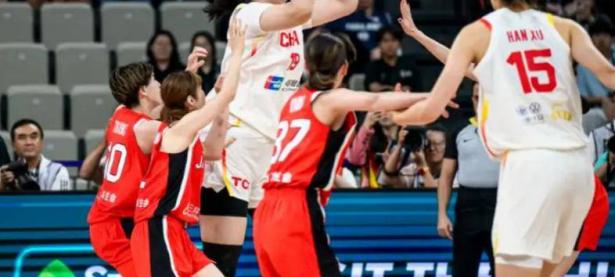 包含队魂现身篮球巨星：队友互补闪耀赛场的词条