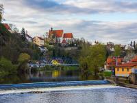 包含乌克兰大胜塞尔维亚，出线前景一片光明的词条