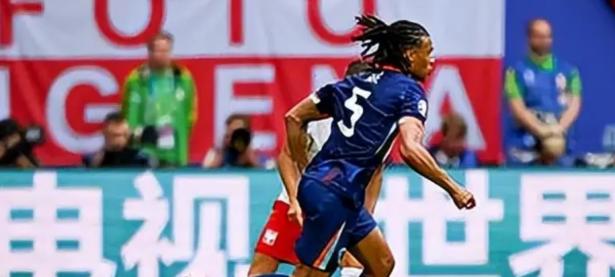 关于荷兰队在欧预赛中展现了强大实力的信息