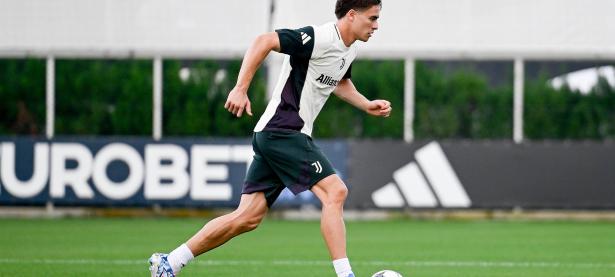 包含多特蒙德后防线失误频频，需加强防守训练的词条