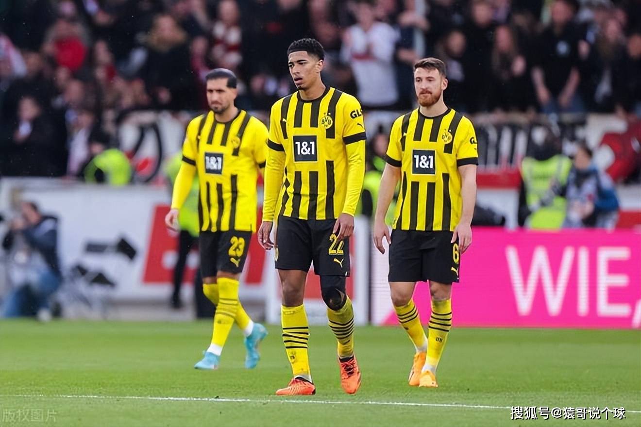 包含多特蒙德后防线失误频频，需加强防守训练的词条