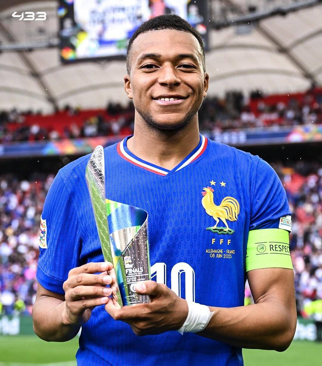 葡萄牙选手在举重比赛中打破纪录,获得金牌 葡萄牙选手在举重比赛中打破纪录,获得金牌