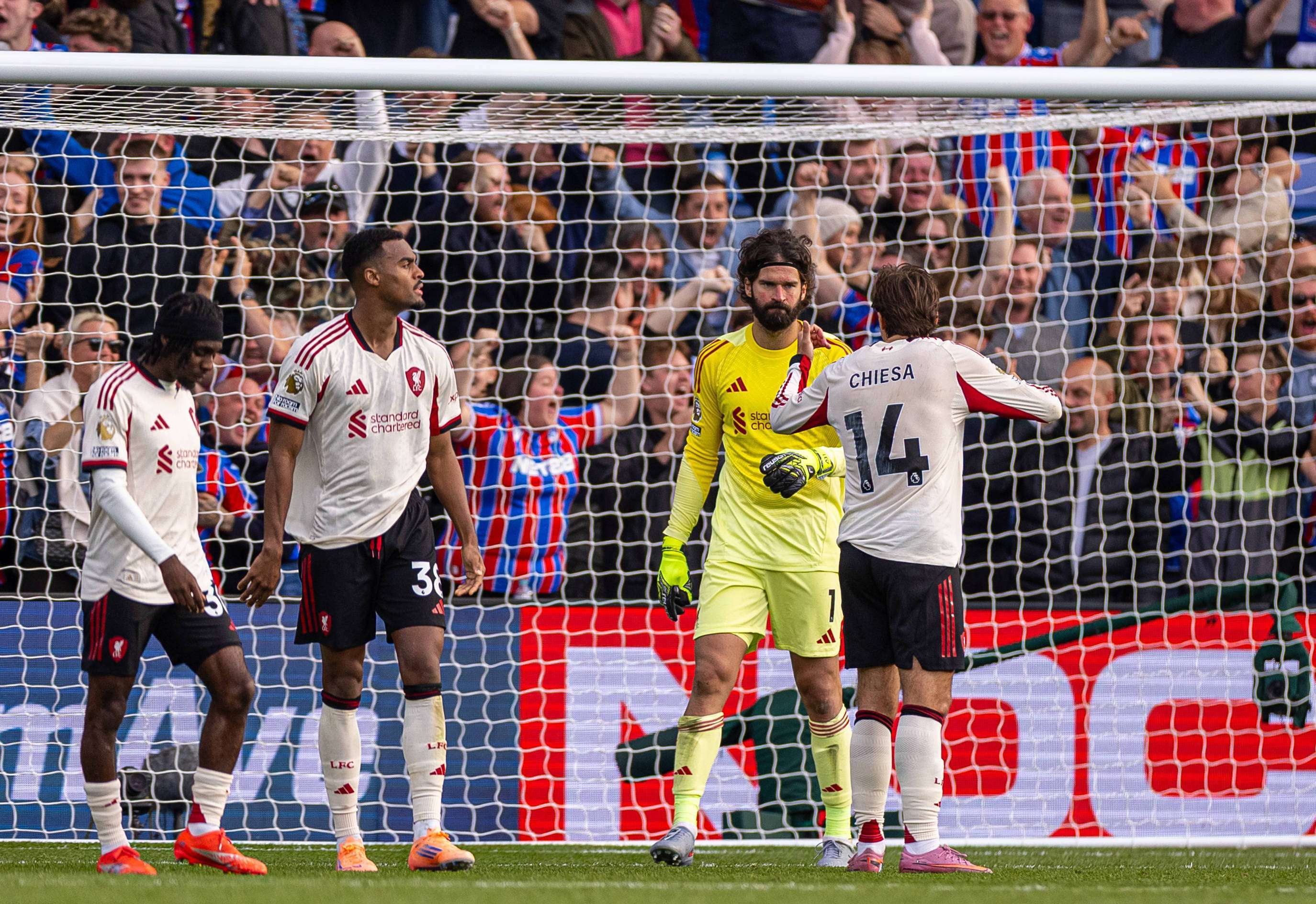 关于利物浦战平曼联,英超榜首争霸战一触即发的信息 关于利物浦战平曼联,英超榜首争霸战一触即发的信息