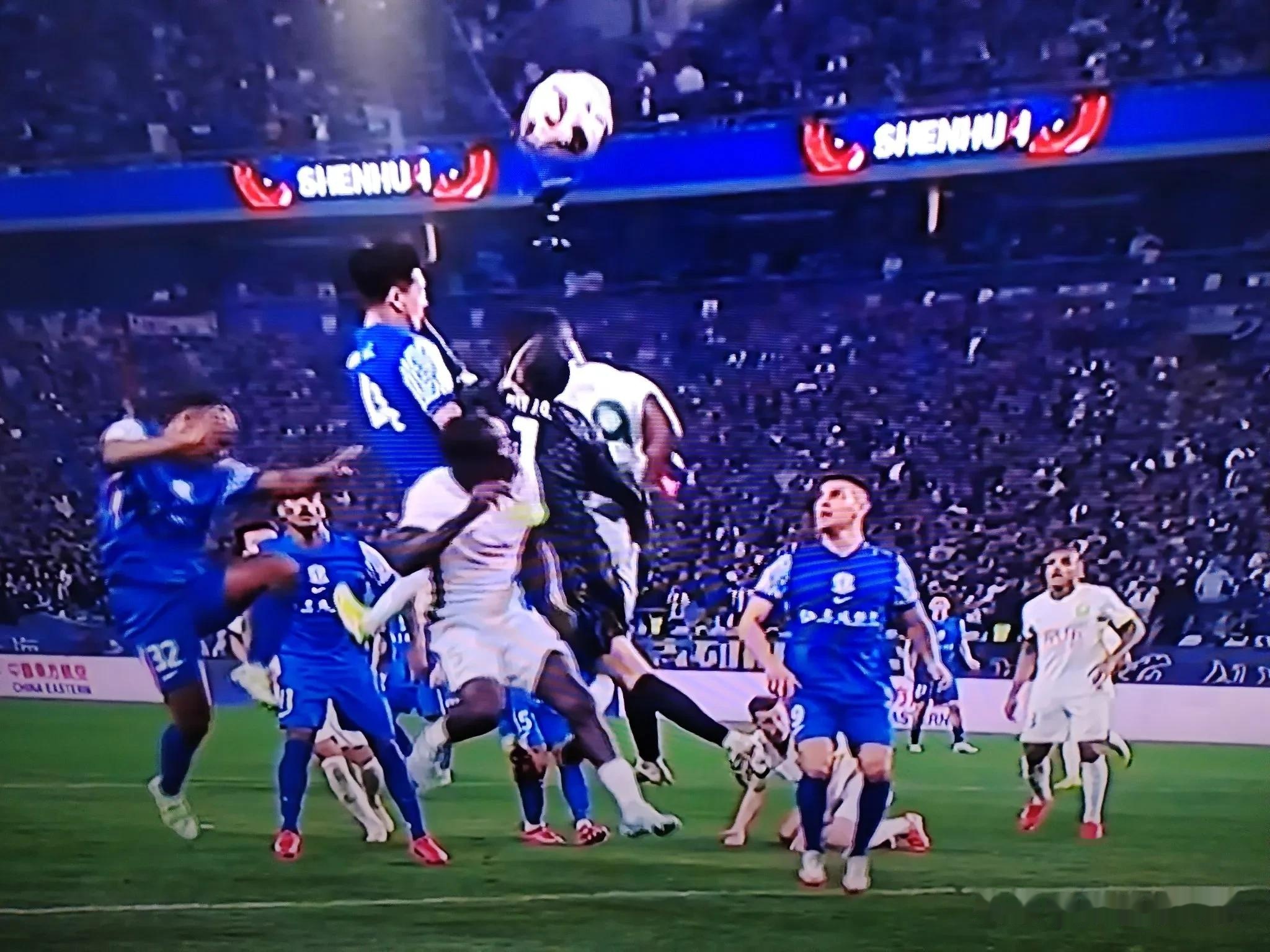 前锋连续破门,成为关注焦点 前锋连续破门,成为关注焦点