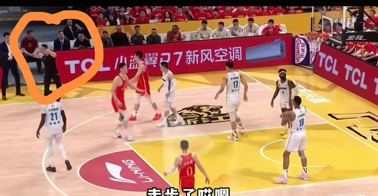 裁判吹罚争议会成为这场胜负大战的焦点 裁判吹罚争议会成为这场胜负大战的焦点