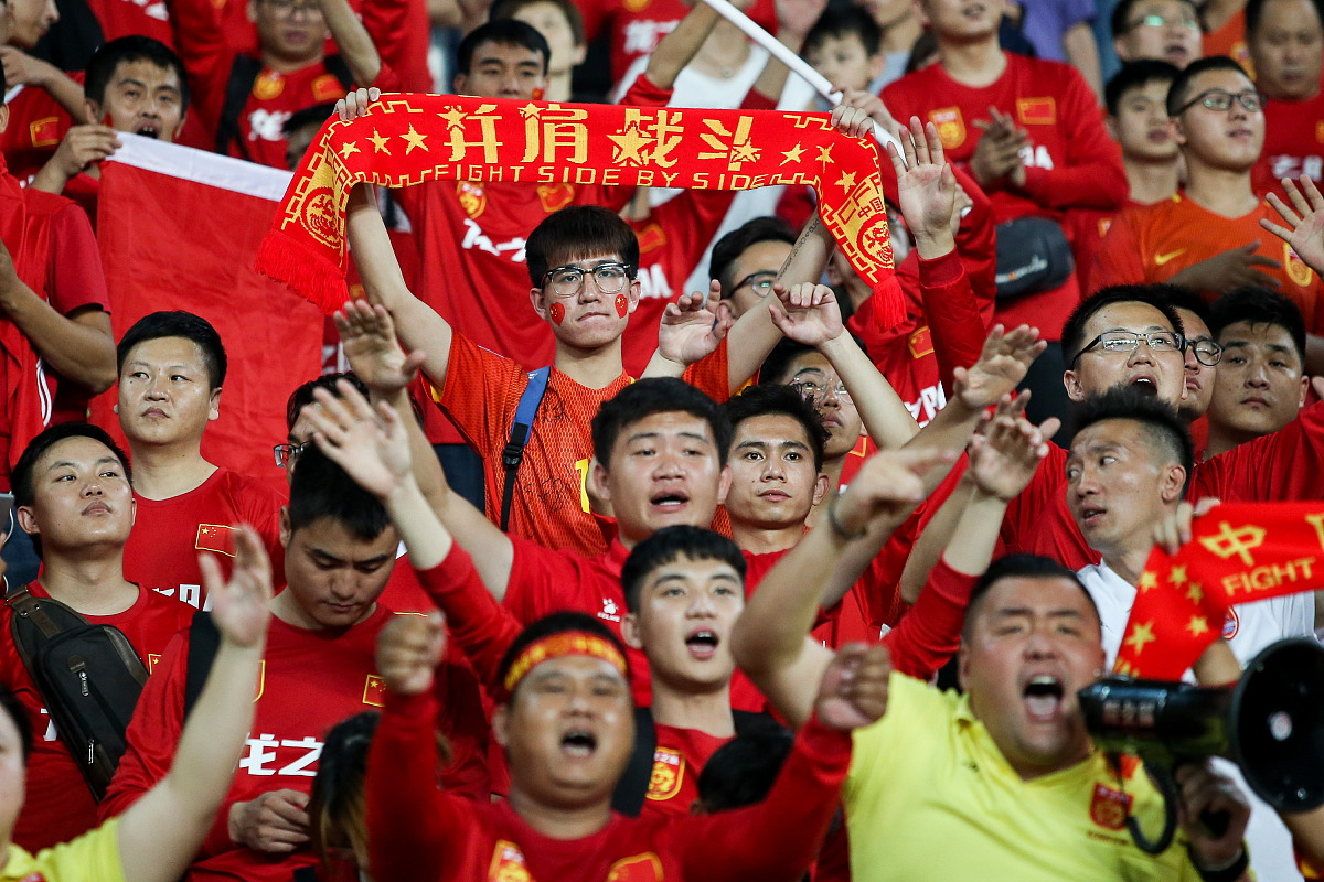 精彩比赛引热议,球迷乐翻春节的简单介绍 精彩比赛引热议,球迷乐翻春节的简单介绍