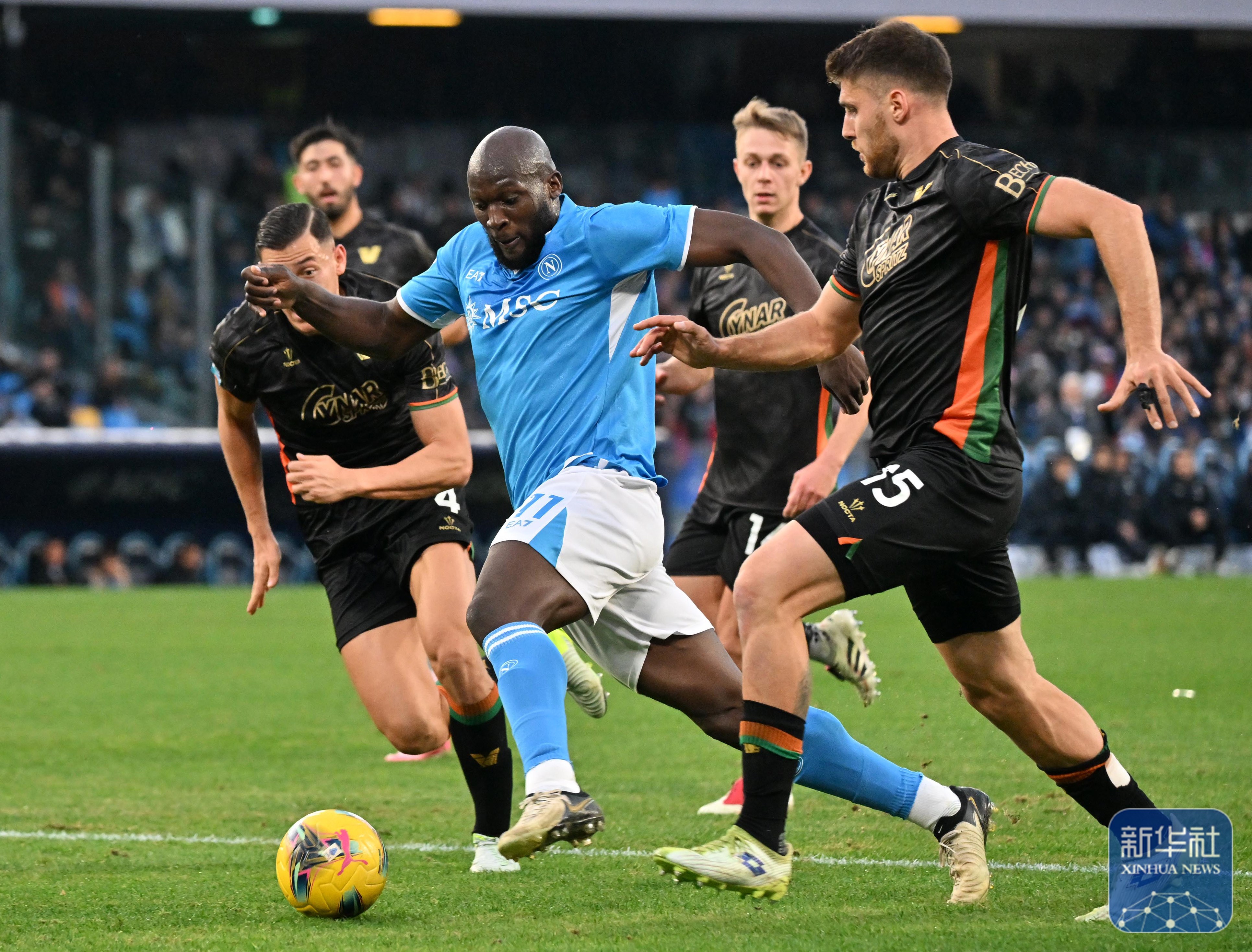 那不勒斯主场击败拉齐奥,继续争冠 那不勒斯主场击败拉齐奥,继续争冠