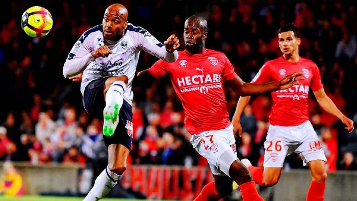 甘冈对阵梅斯,决战关键三分争夺 甘冈对阵梅斯,决战关键三分争夺