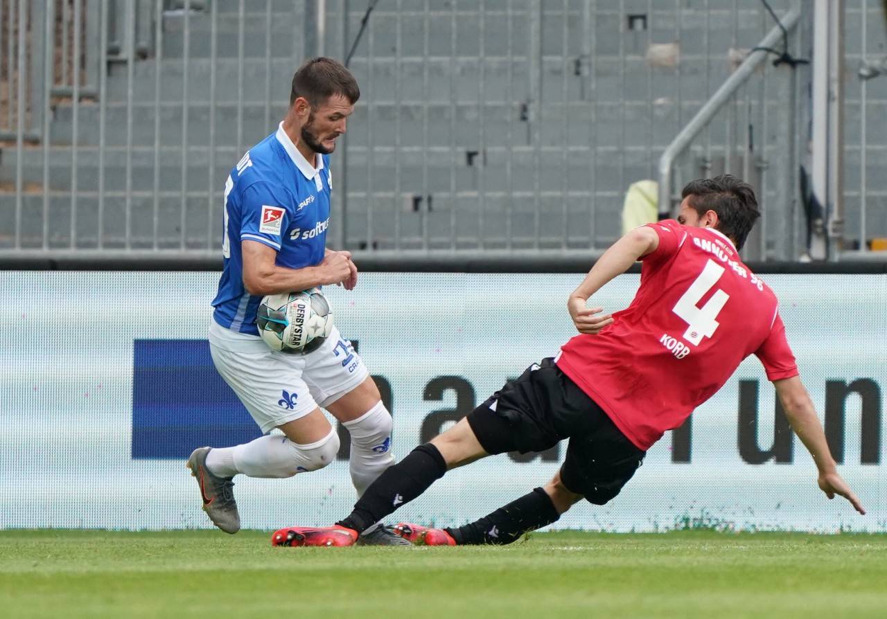 汉诺威客场大胜,赢得关键三分 汉诺威客场大胜,赢得关键三分