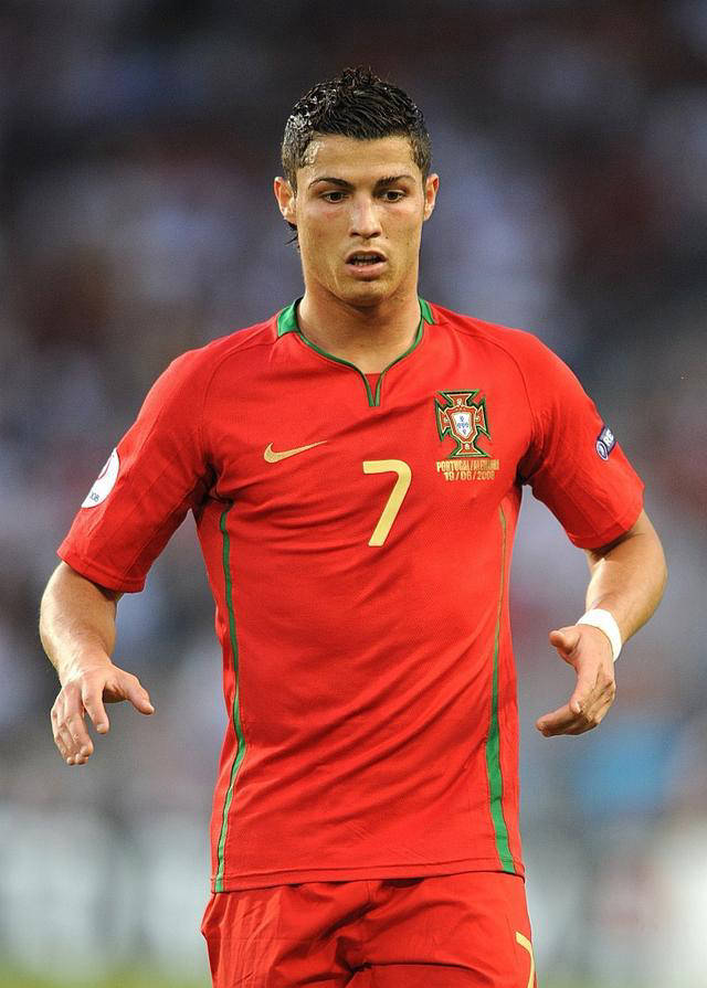 葡萄牙踢球队在比赛中展现强大实力