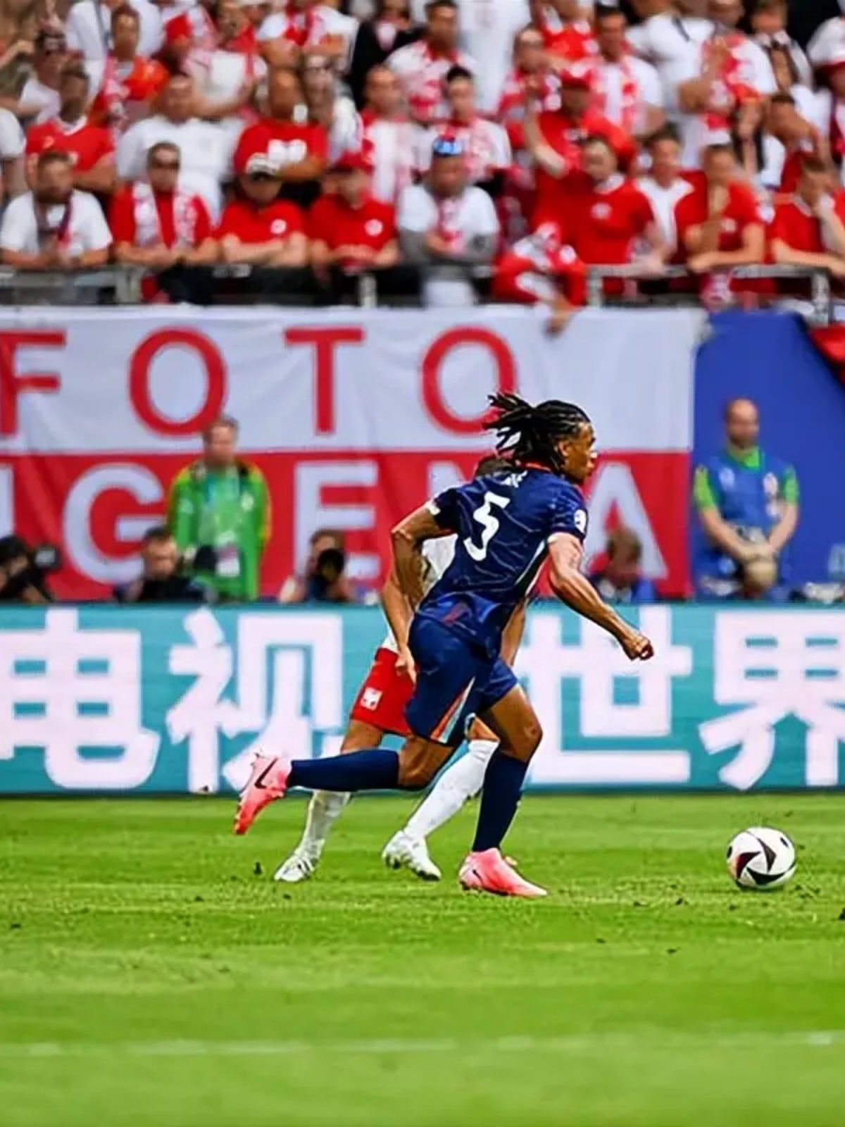 关于荷兰队在欧预赛中展现了强大实力的信息 关于荷兰队在欧预赛中展现了强大实力的信息