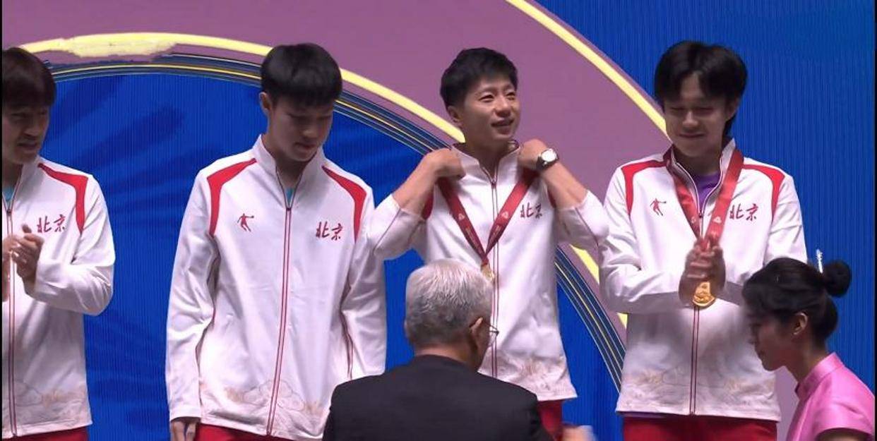 北京队在最近一场比赛中获得惊人的胜利 北京队在最近一场比赛中获得惊人的胜利