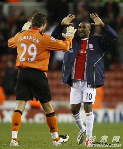 包含桑德兰逼平斯托克城,展现韧性和实力的词条 包含桑德兰逼平斯托克城,展现韧性和实力的词条